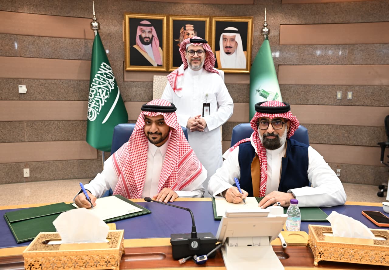 جامعة الملك عبدالعزيز و هاليبيرتون توقعان مذكرة تفاهم لدعم الأبحاث وتأهيل الكوادر الوطنية في مجالات علوم الأرض